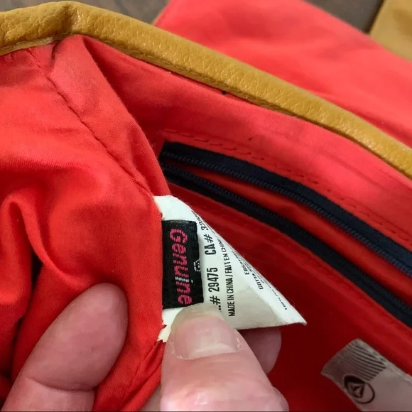 Volcom Gotta Run Shoulder Crossbody Bag/Purse - Picture 12 of 16